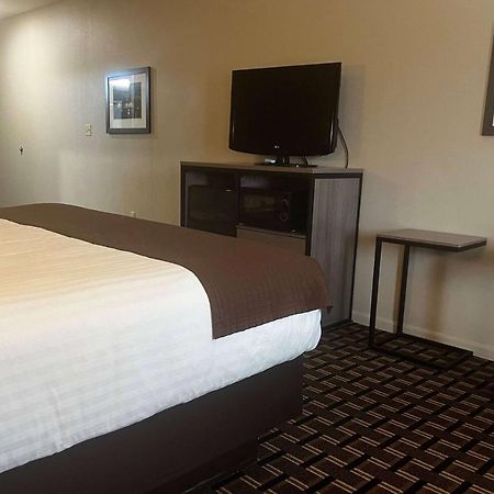 Baymont By Wyndham Columbus Hotel Екстериор снимка