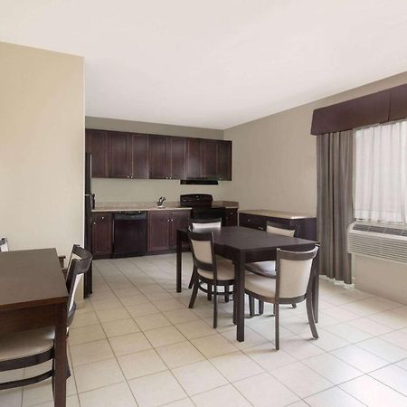 Baymont By Wyndham Columbus Hotel Екстериор снимка