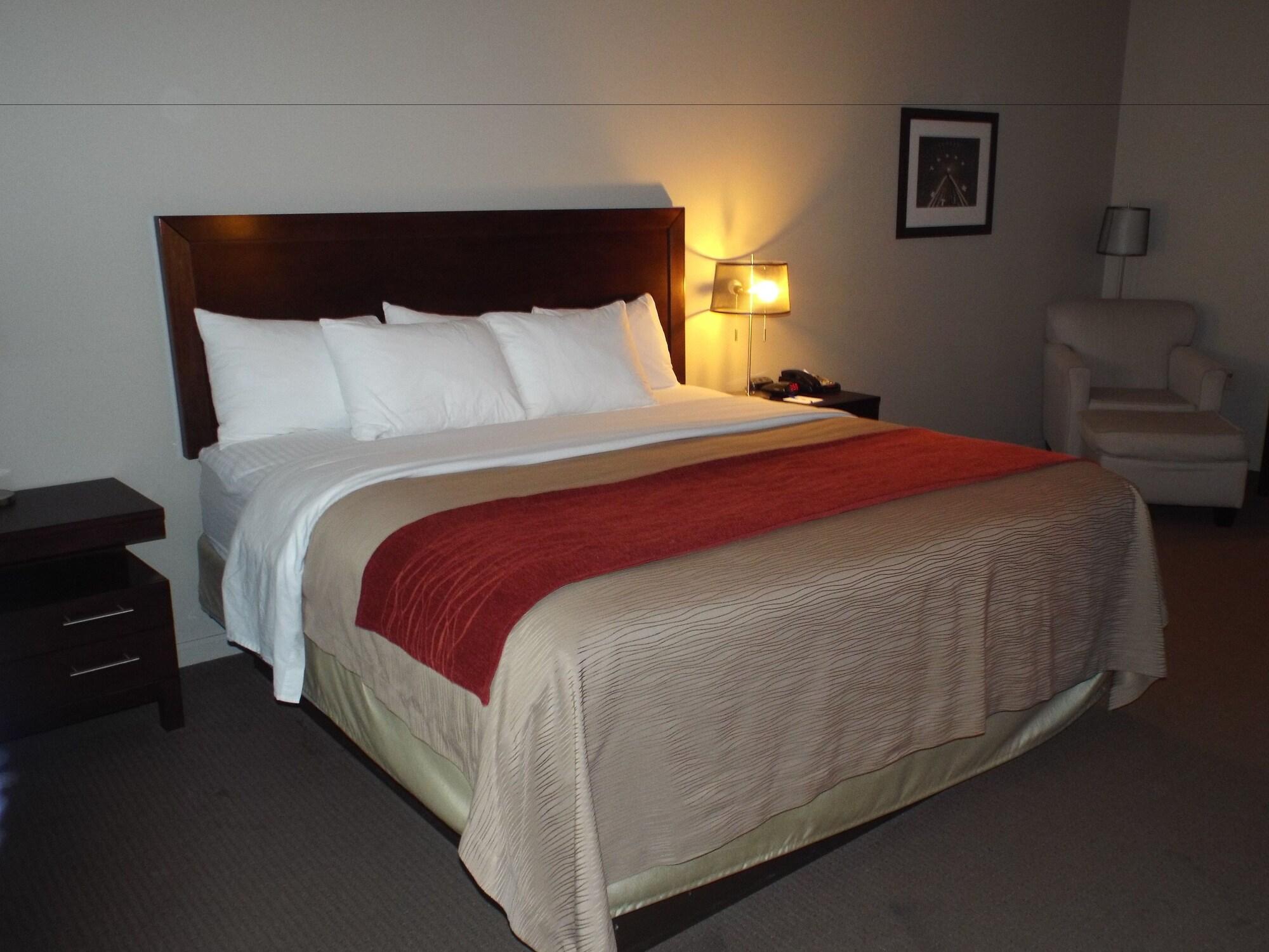 Baymont By Wyndham Columbus Hotel Екстериор снимка