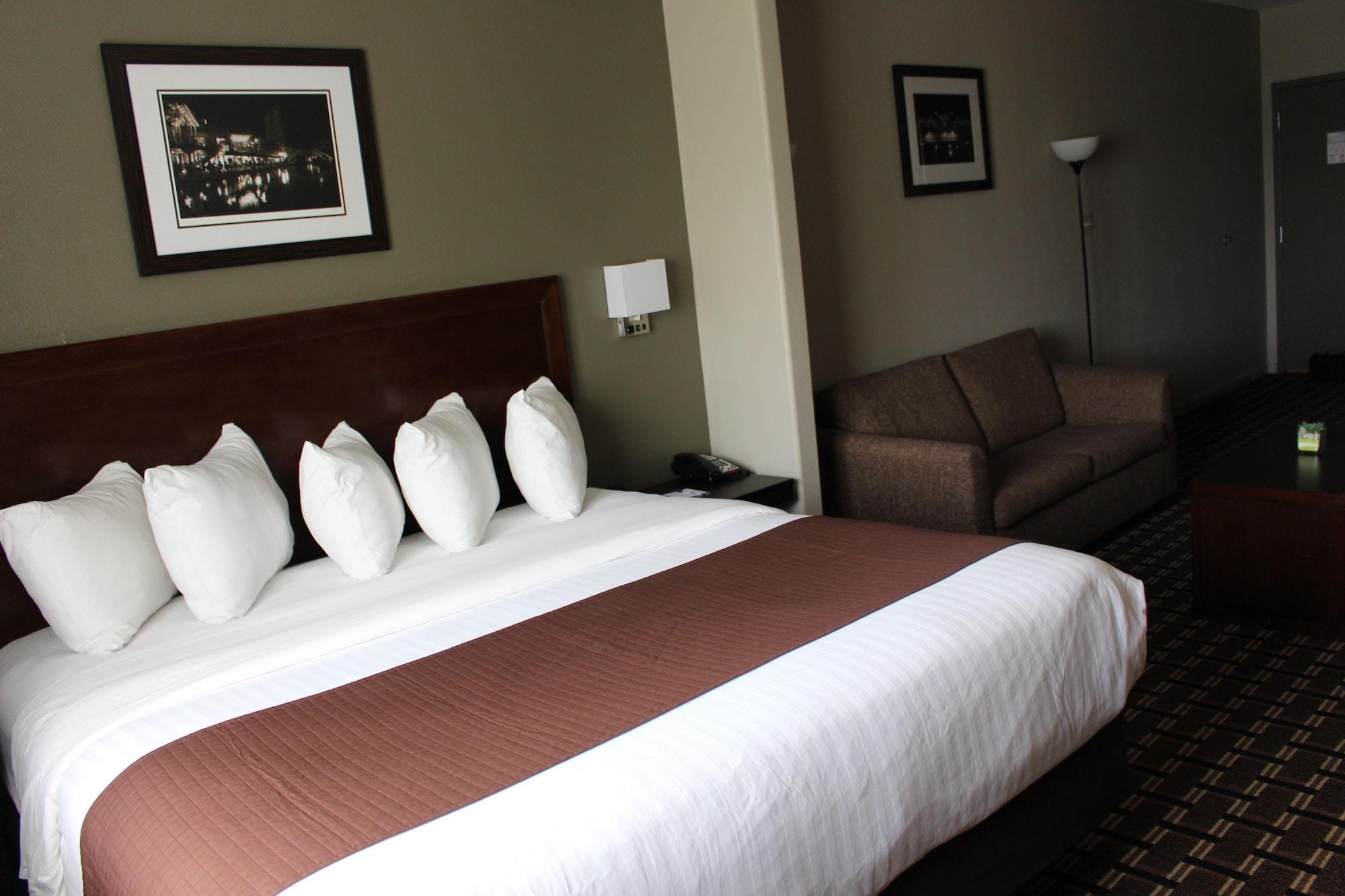 Baymont By Wyndham Columbus Hotel Екстериор снимка
