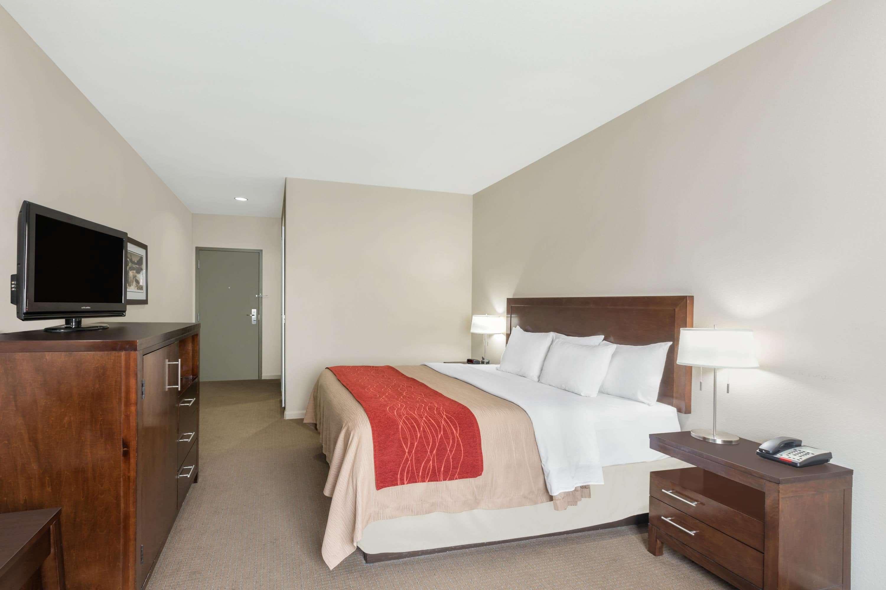 Baymont By Wyndham Columbus Hotel Екстериор снимка
