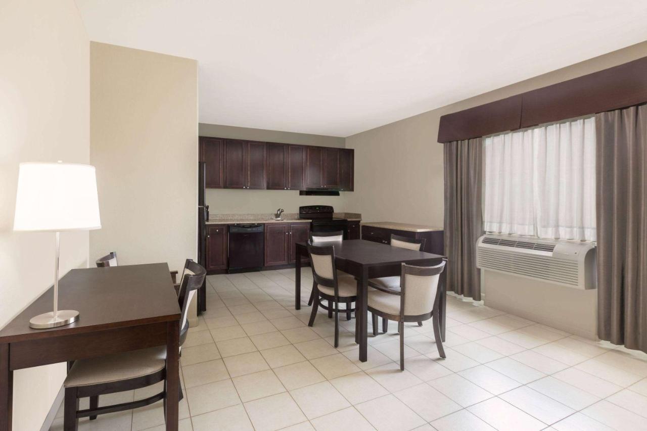 Baymont By Wyndham Columbus Hotel Екстериор снимка