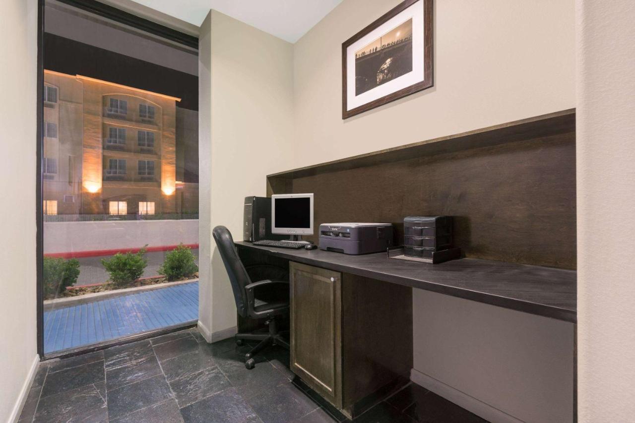 Baymont By Wyndham Columbus Hotel Екстериор снимка