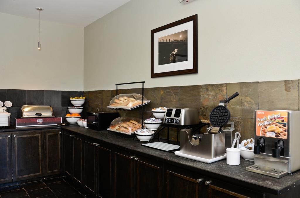Baymont By Wyndham Columbus Hotel Екстериор снимка