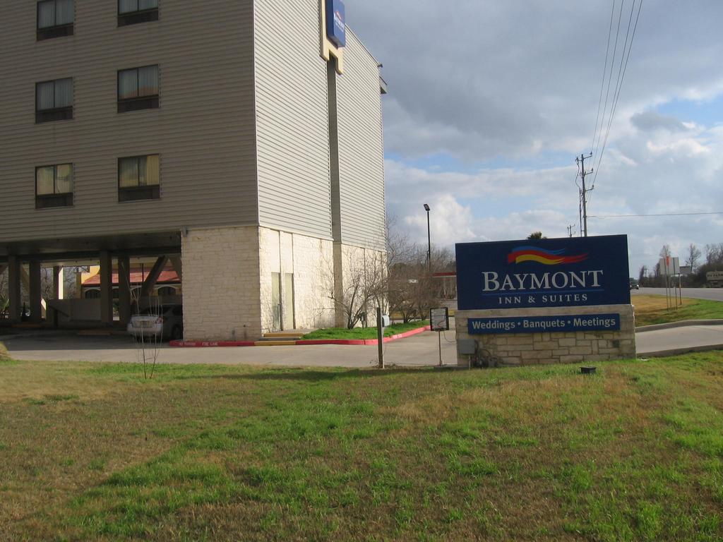 Baymont By Wyndham Columbus Hotel Екстериор снимка