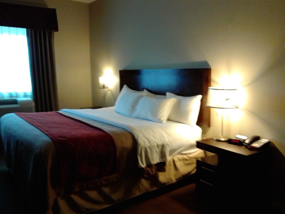 Baymont By Wyndham Columbus Hotel Екстериор снимка