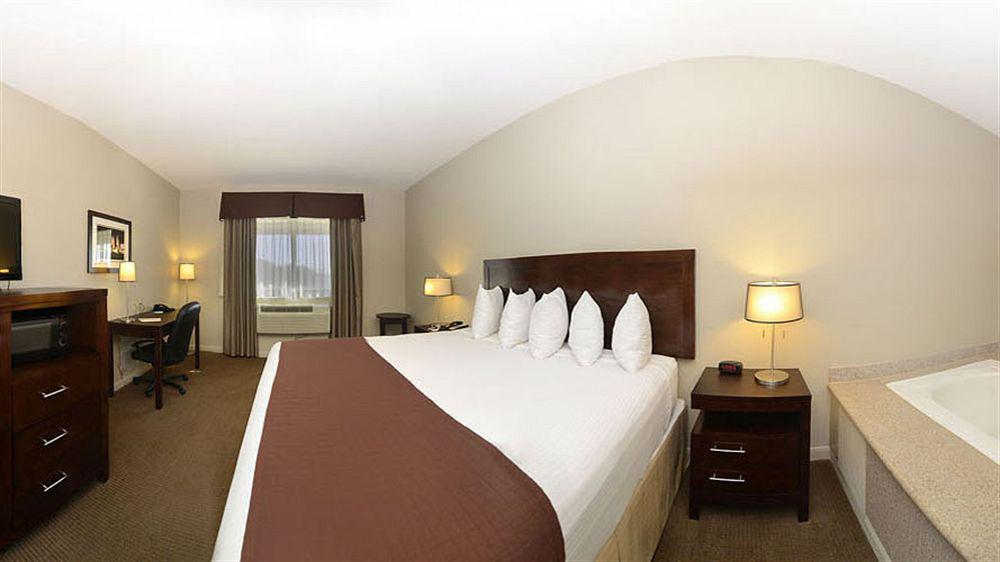 Baymont By Wyndham Columbus Hotel Екстериор снимка