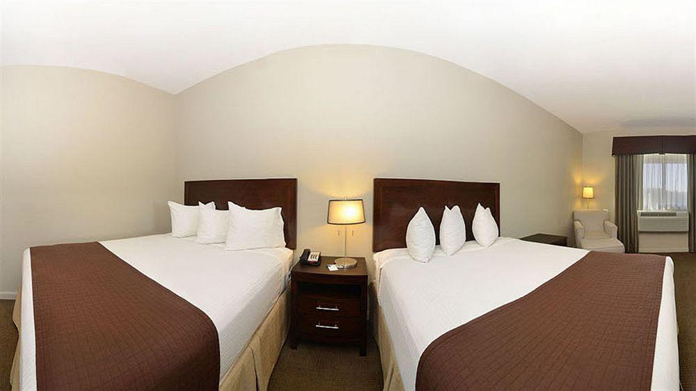 Baymont By Wyndham Columbus Hotel Екстериор снимка